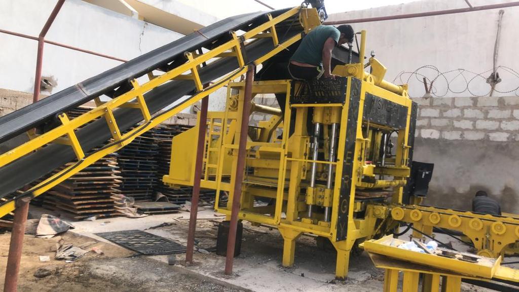 Machine-a-parpaing-machine-pave-machine-a-brique